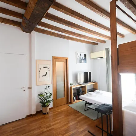 Elegant Navigli View Loft Appartement *